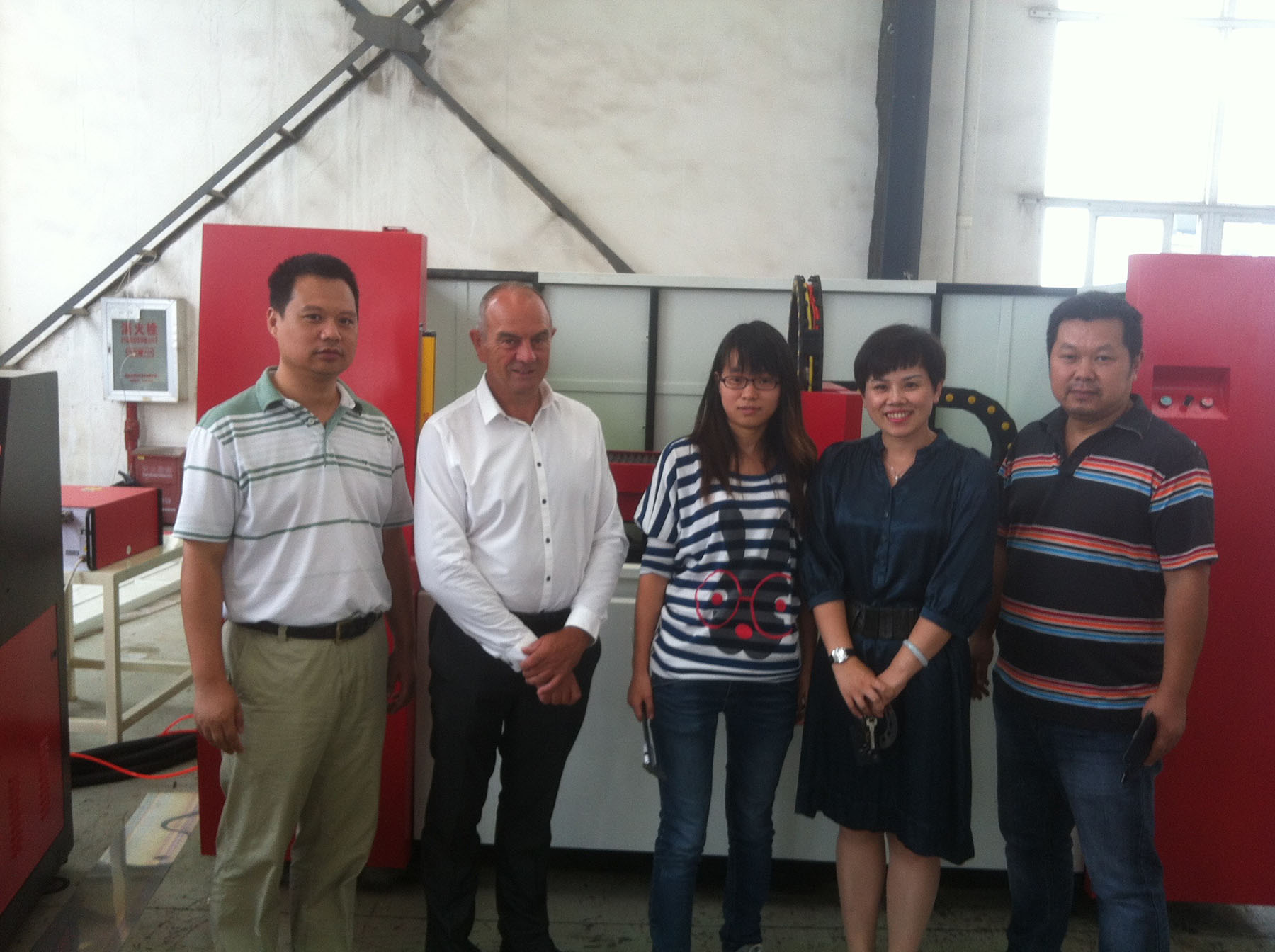 4UK customer comes to check fiber laser cutting machine