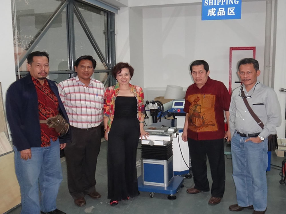 9Indonesia customer comes to check their fiber laser welding system for mold