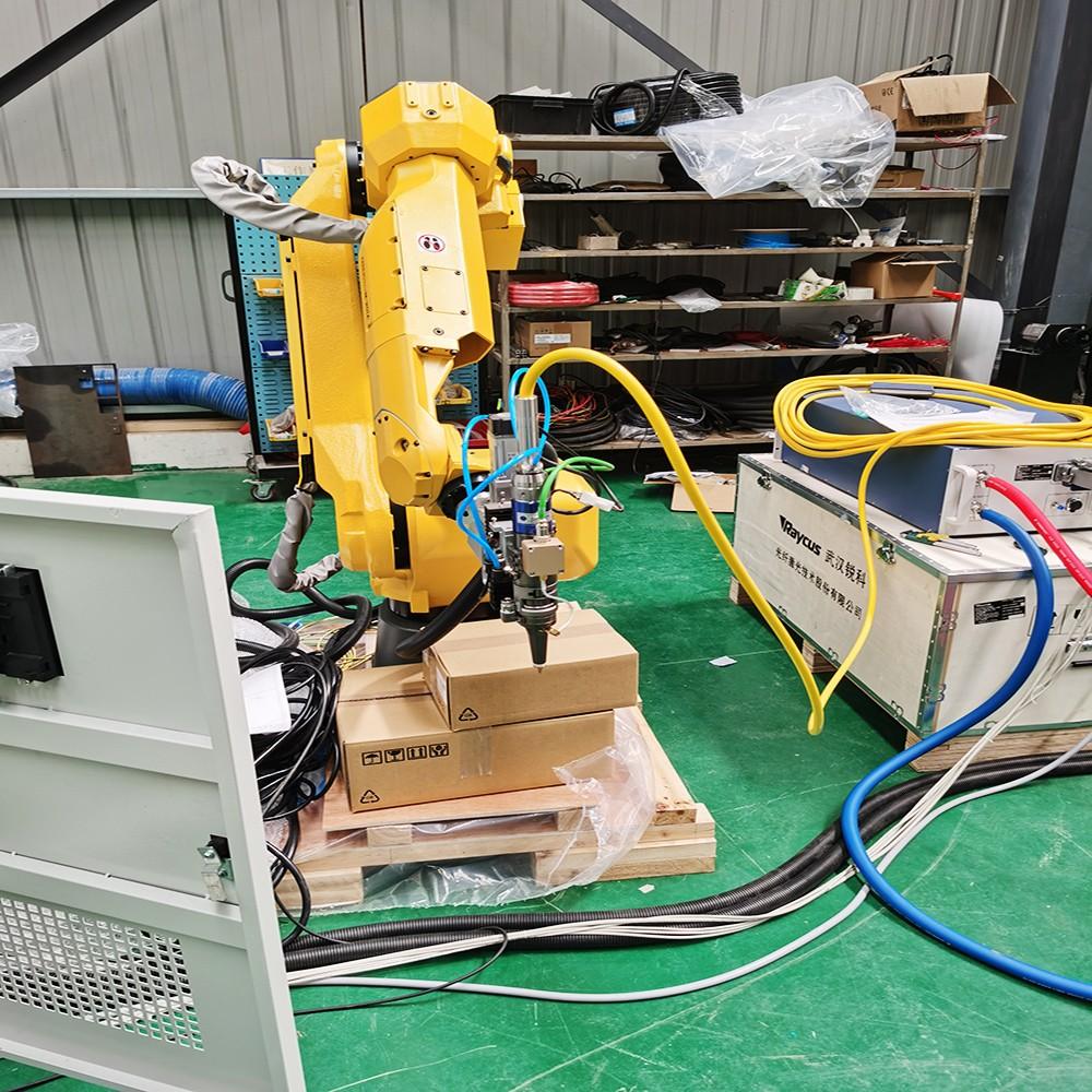 product-3000W 6 axis Robot Fiber Laser Cutting Machine-QUESTT-img